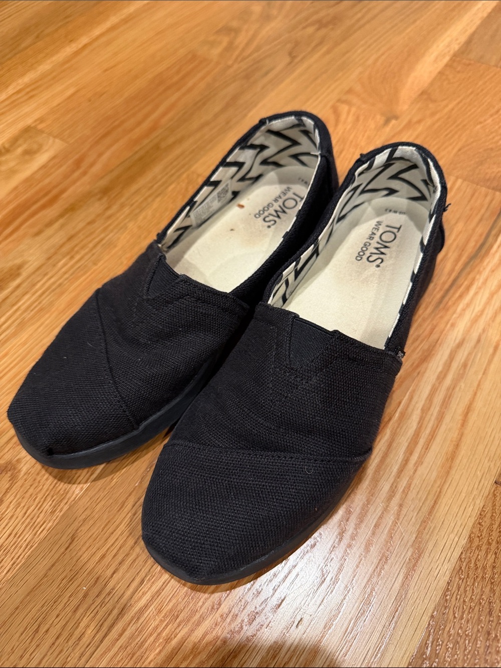 Toms slip on women’s sneakers size 6.5 black